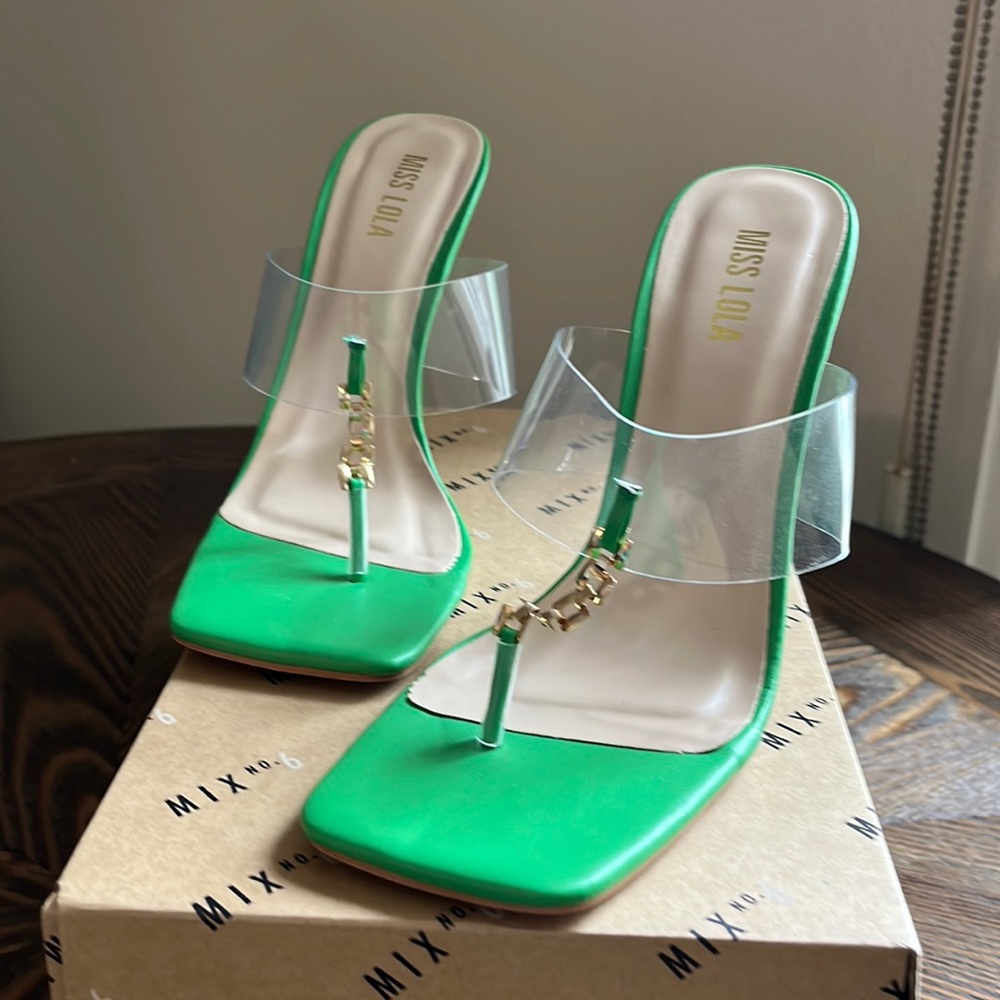 Selling…sexy green sandals 👡 for that special evening out